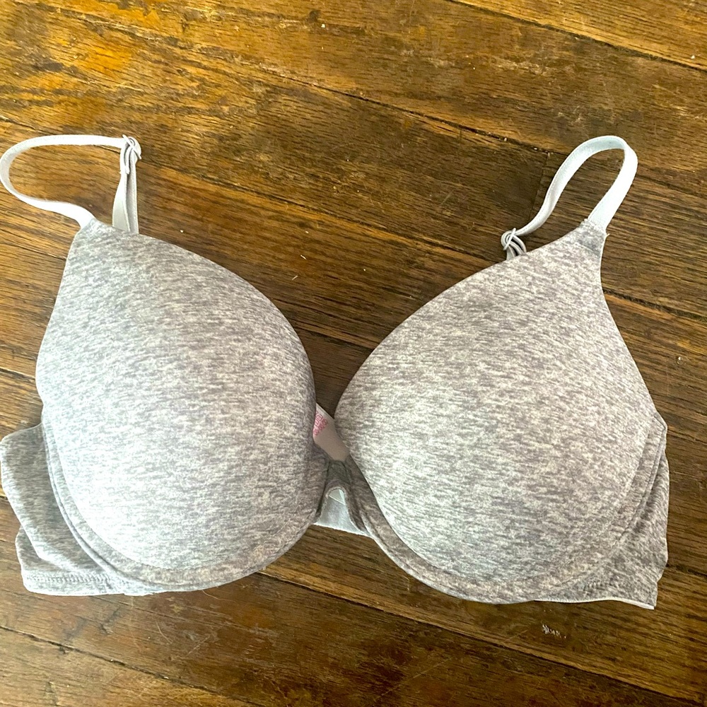 VS pink bra